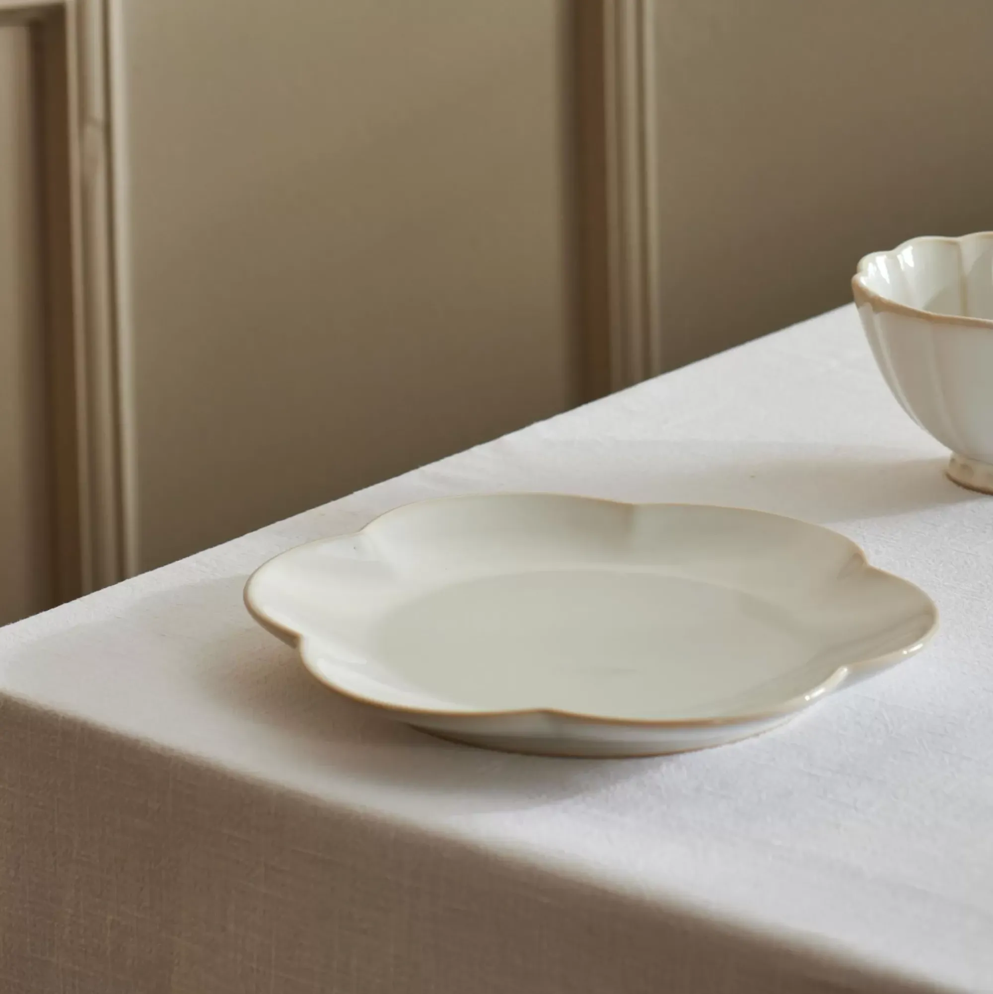 CASA Platos|Dahlia Flower Plato Blanco