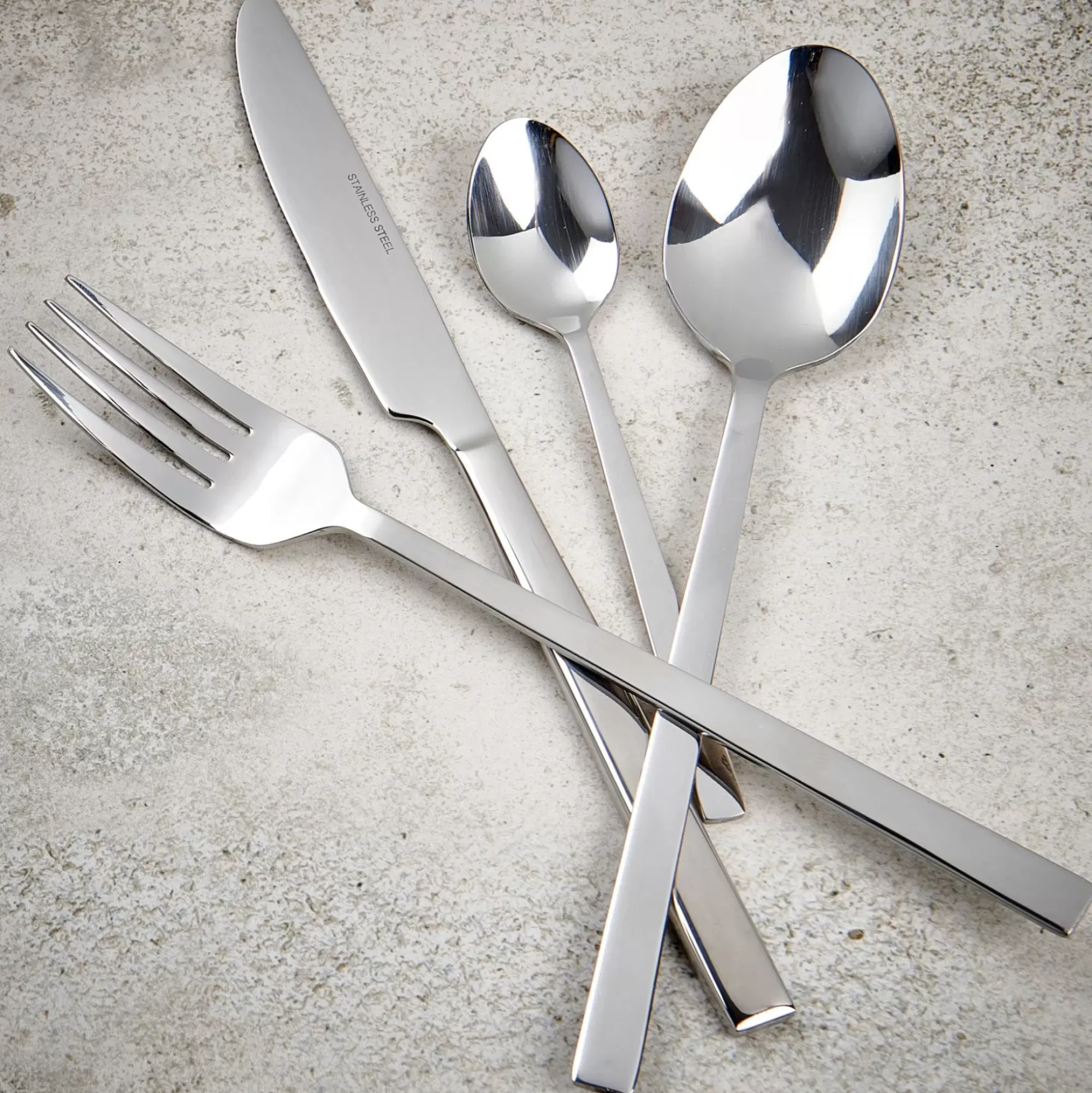 CASA Juegos|Lugano Cuberteria 16 Piezas Plateado