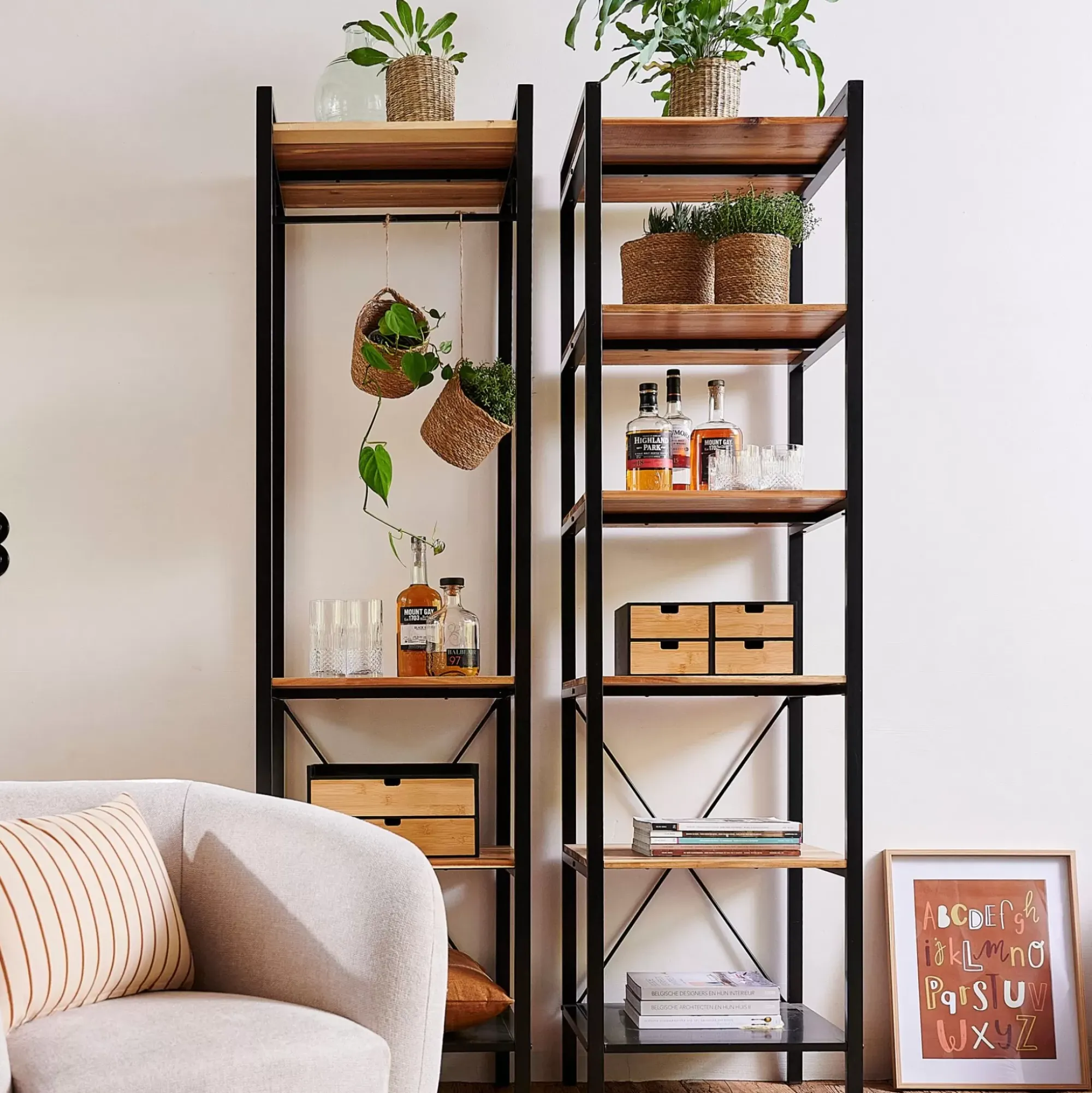 CASA Estantes|Marcel Ropero Negro